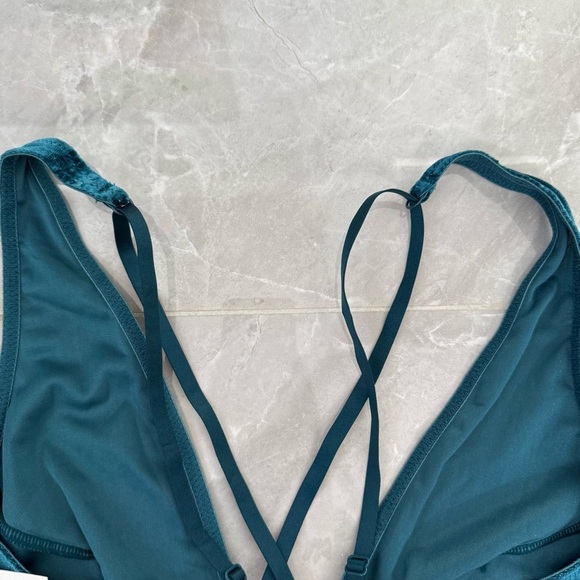 Women’s Gilligan & O’Malley Intimates Velvet Deep V-Neck Strappy Bodysuit Medium - Picture 10 of 16